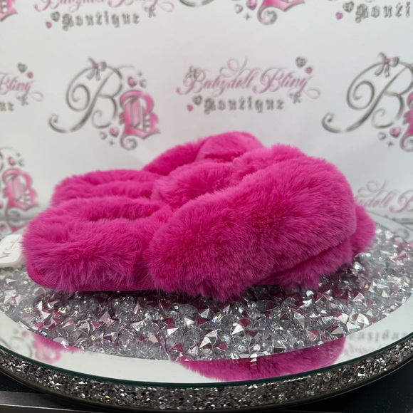 Jessica Simpson slippers furry fuzzy faux fur neon Vibrant Pink Fuzzy Slippers - Picture 3 of 11